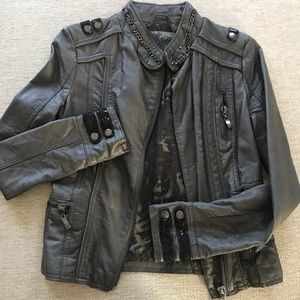 Buckle BKE Boutique Motto Faux Leather Jacket XS